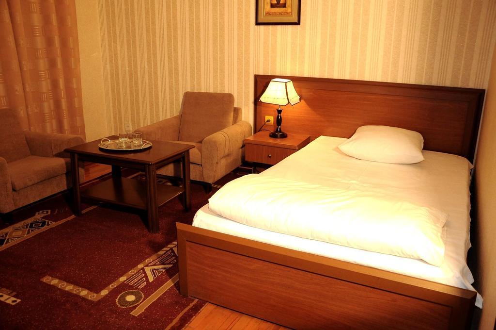 Ganja Hotel Экстерьер фото